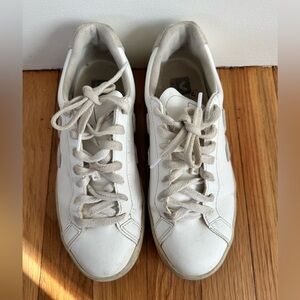 Veja Women’s Urca Sneaker